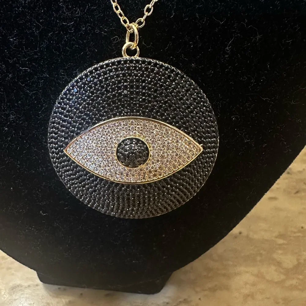 Elegant Black and Gold Eye Pendant Necklace - Picture 6 of 6